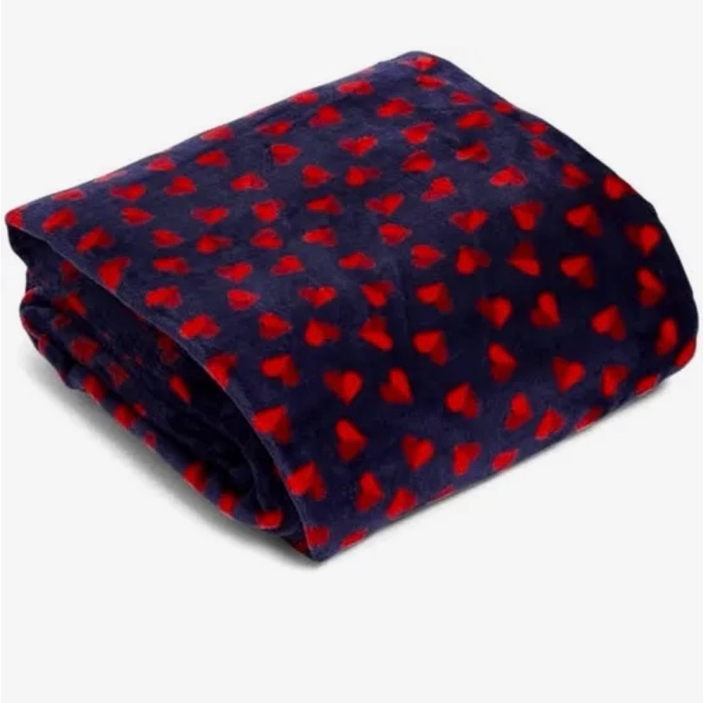 Vera Bradley Plush Throw Sweet Hearts Pattern Navy & Red